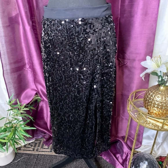 JustFab Sequin Skirt/ Party Skirt with Front Split Size M - Picture 2 of 5